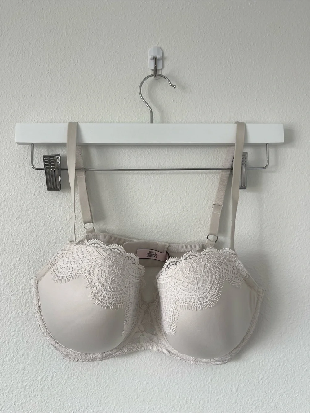 Victoria's Secret Lace-Trim Underwire Bra - Light Beige